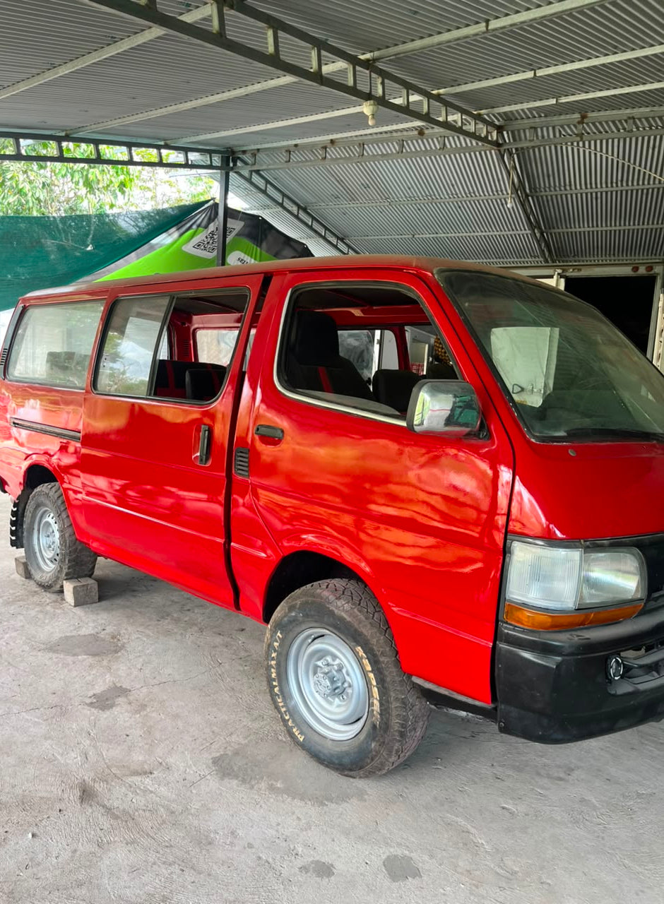 Combi / minivan marca Toyota