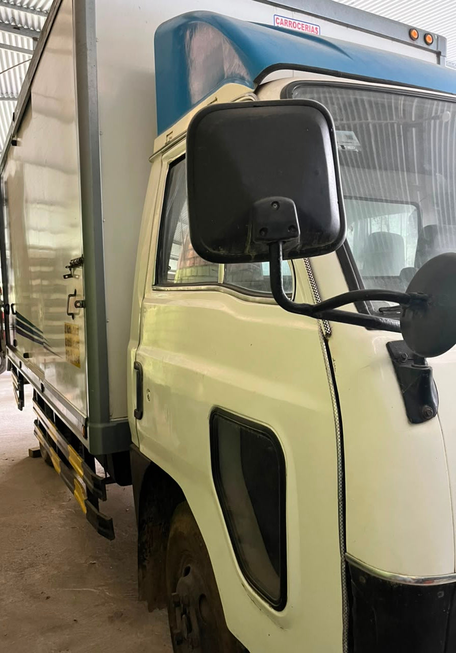 Camión furgón marca KIA